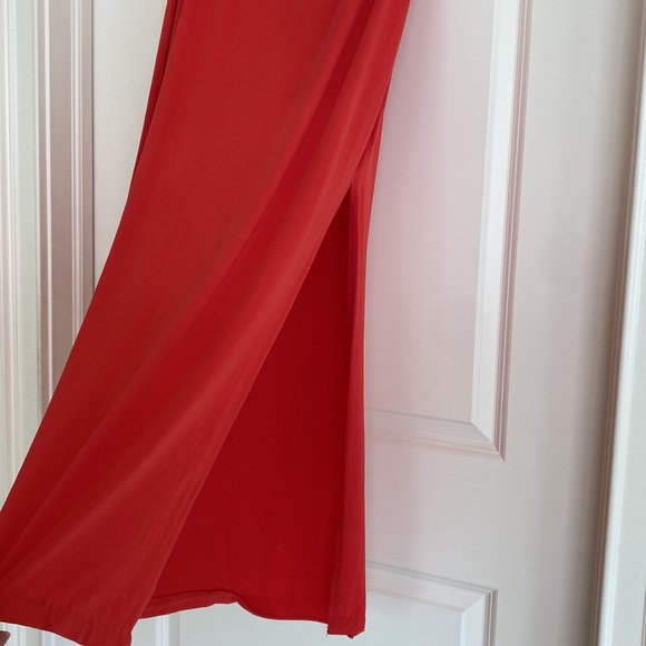 Splendid pull on skirt with slit. Coral-y red color. Small - Picture 3 of 9